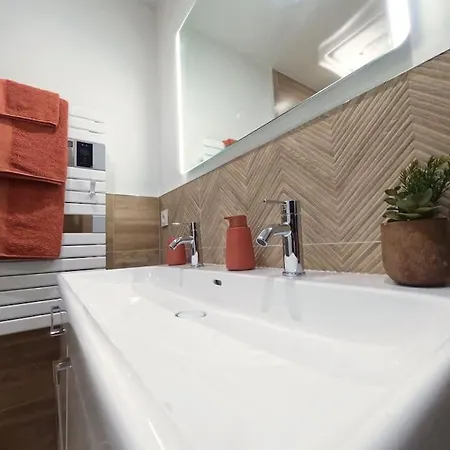 Cocon Independant Avec بيت للعطل *